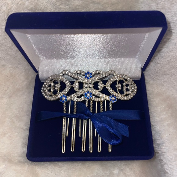Bella’s Hair Comb from Breaking Dawn Pt. 1 | Official NECA Prop Replica - Picture 2 of 5